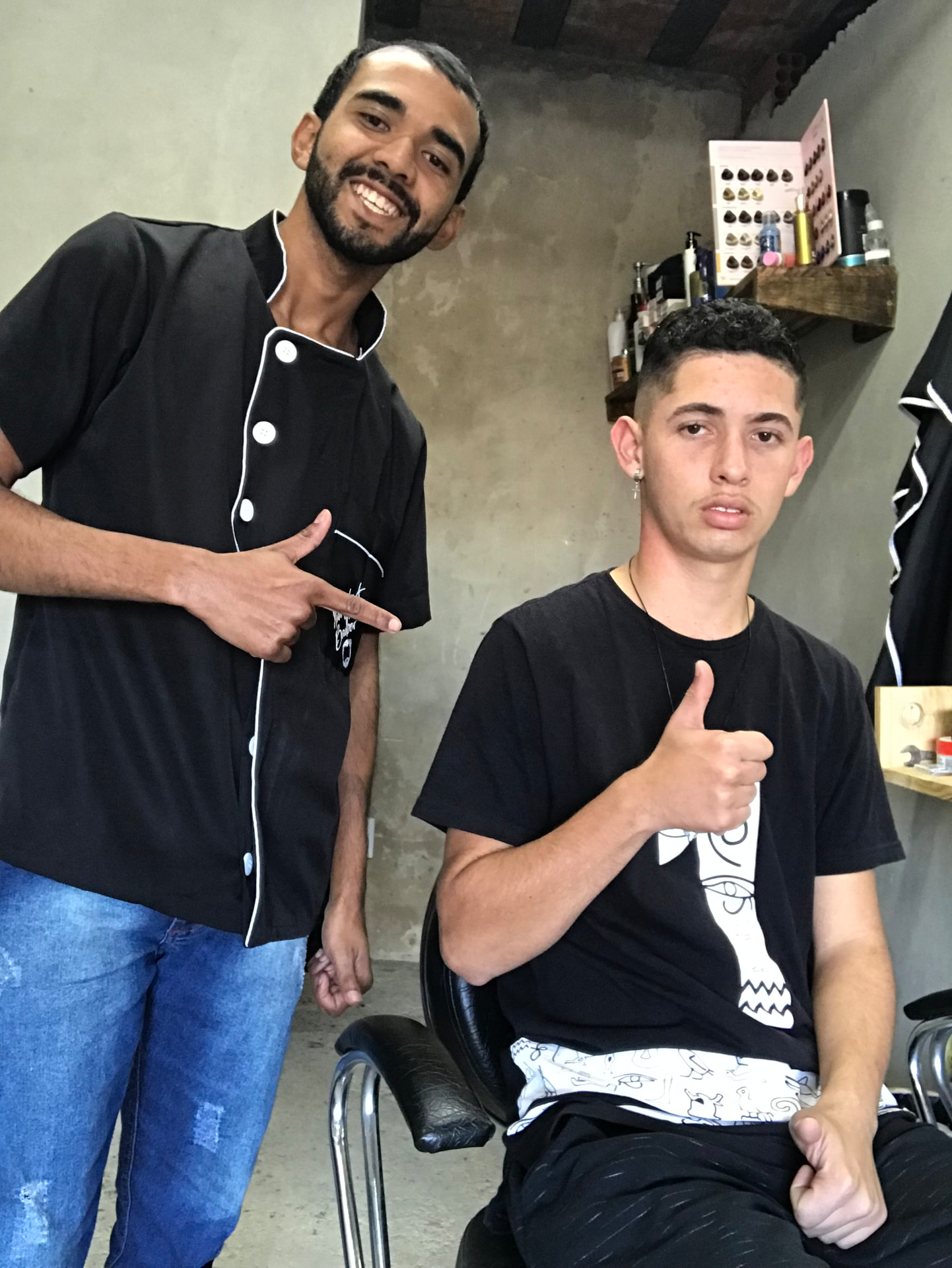 Jonatas com cliente na primeira estrutura