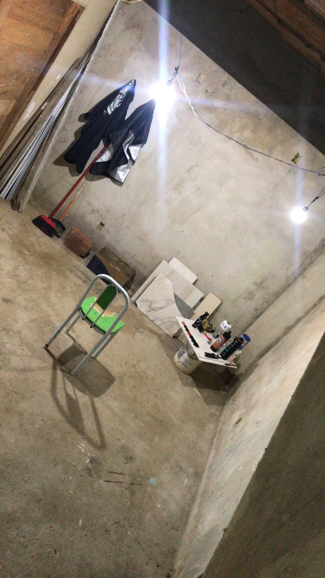 Garagem onde a barbearia começou